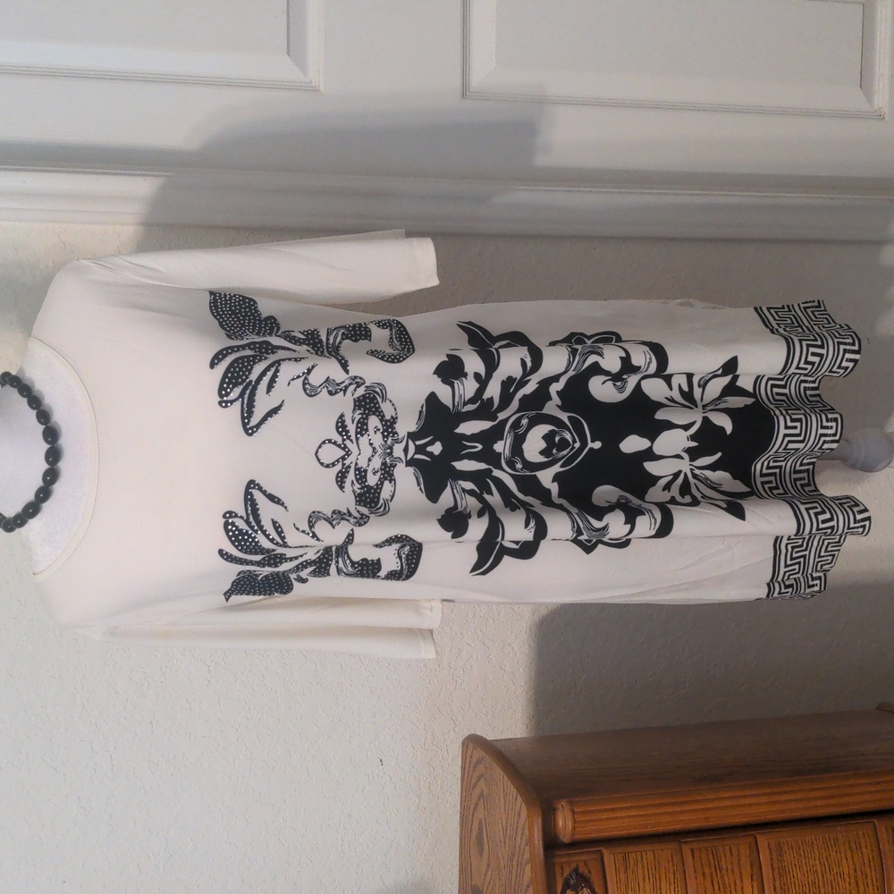 La Moda Women's Cream & Black Studded Short Sleeve Dress. Size S/M